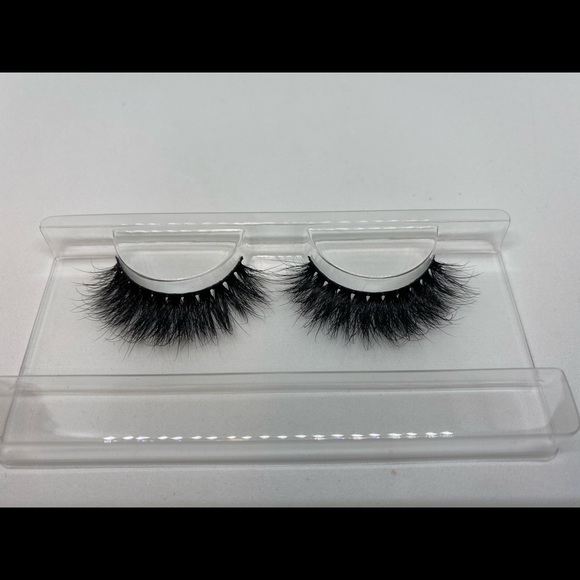 Luxury Mink Lashes - Picture 6 of 11